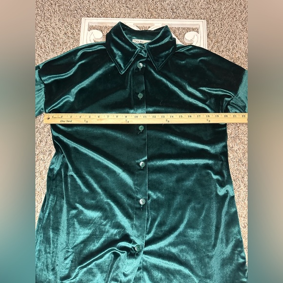 Soft & stretchy emrald green velvet wide leg pant & button up set size Medium✨ - Picture 10 of 12
